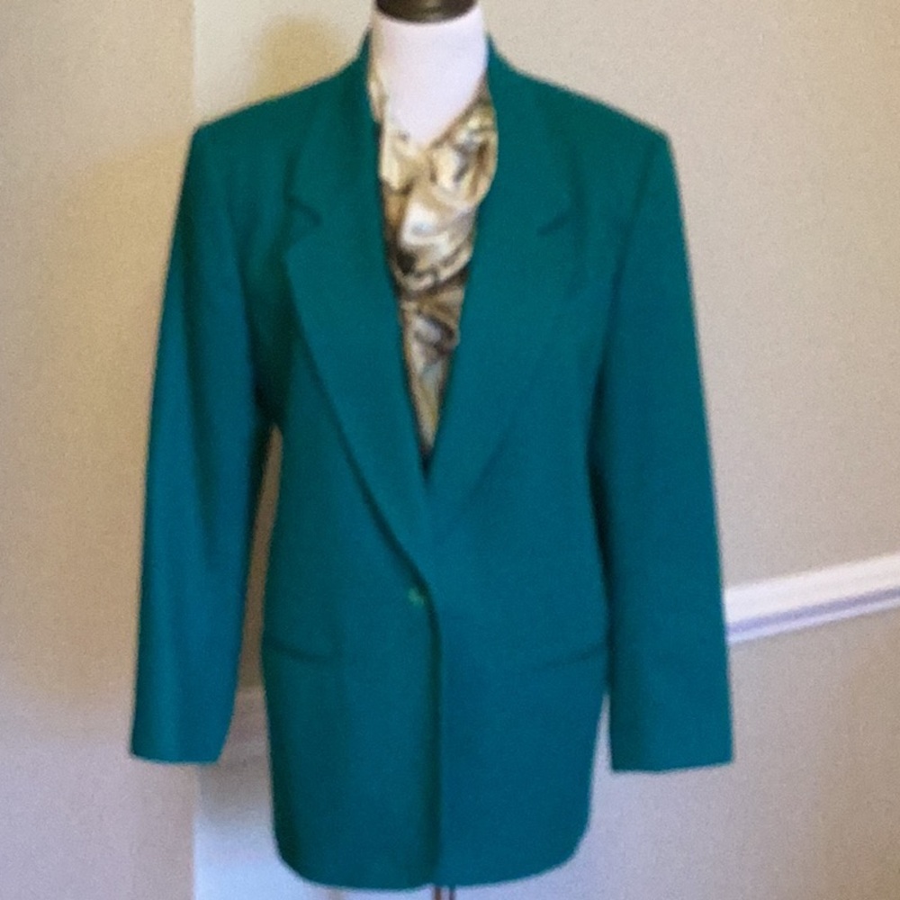 Requirements 1 button jacket size 10 in a gorgeous shade of green. lined.